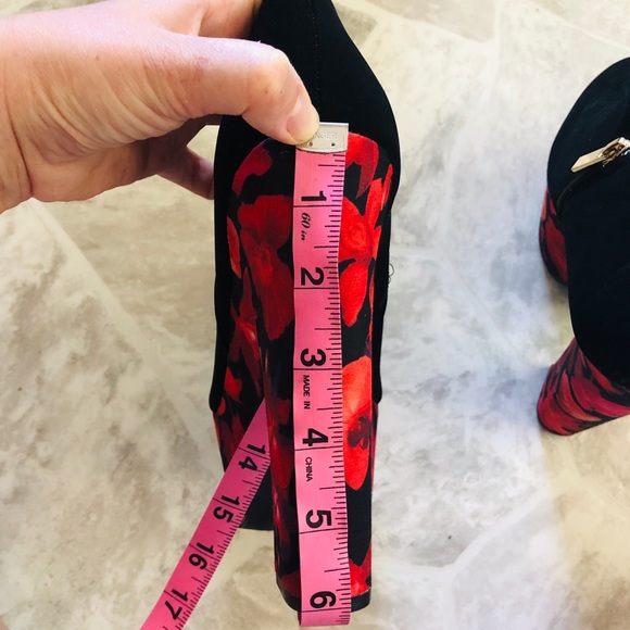 NWOT floral platform heels size 7.5 last one - Picture 8 of 8